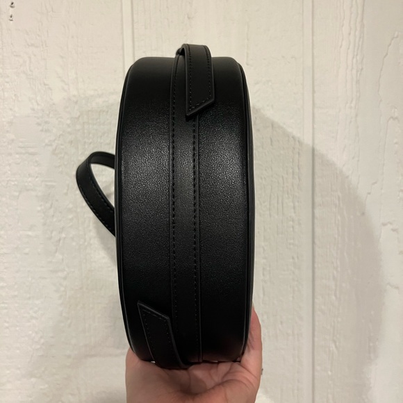 Elegant Black Shoulder Bag - Picture 3 of 7